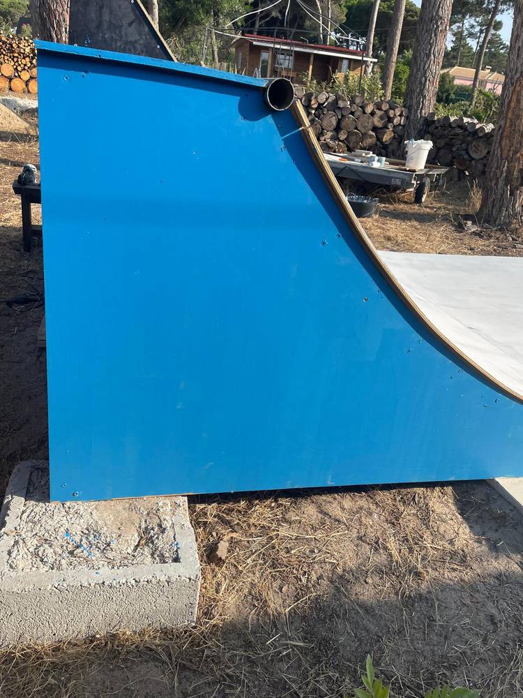 Painted and varnished ramp surface